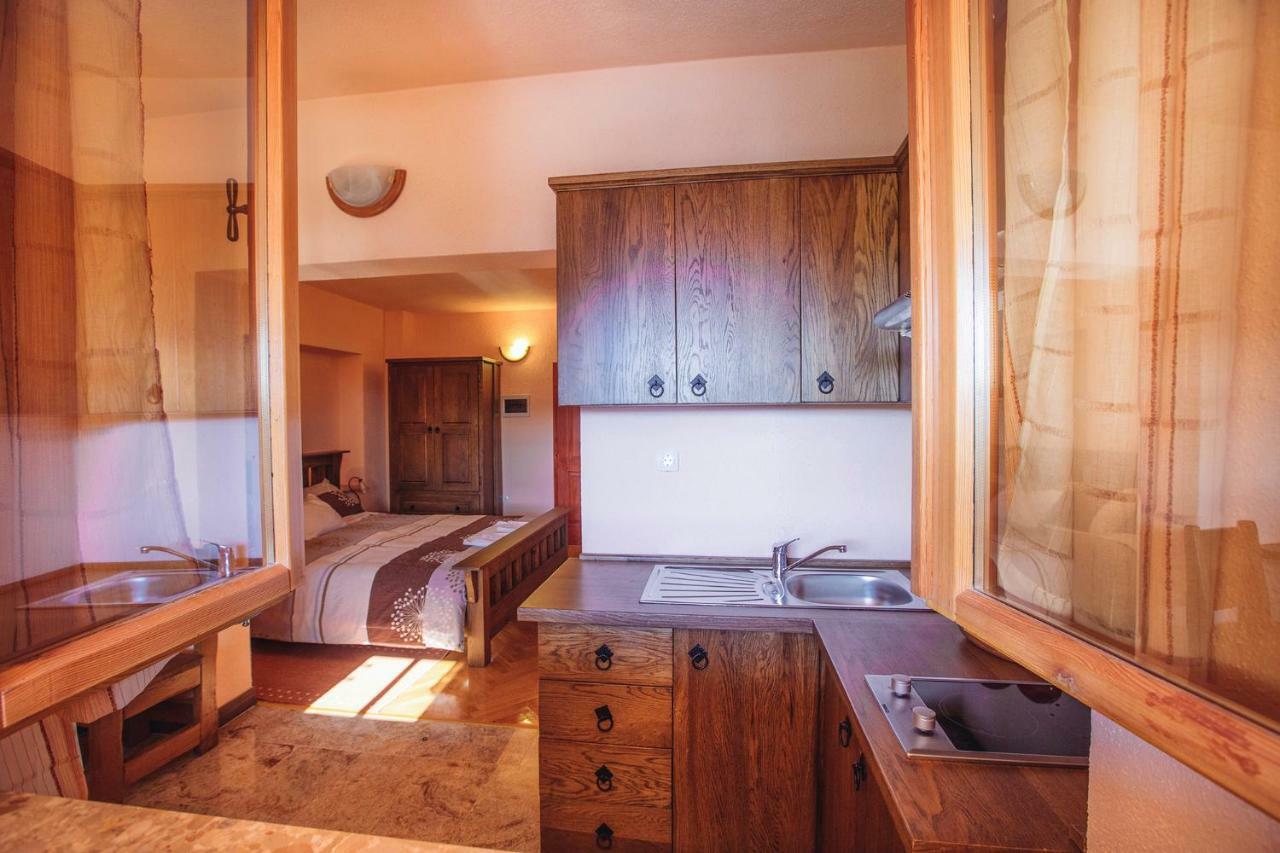 Apartmani I Sobe Dinko Starigrad Paklenica Exterior foto
